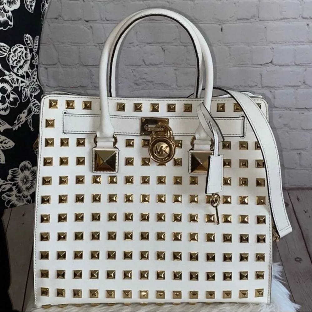 Michael Kors PYRAMID STUD Hamilton Tote/Wristlet 2pc Set - Picture 2 of 16